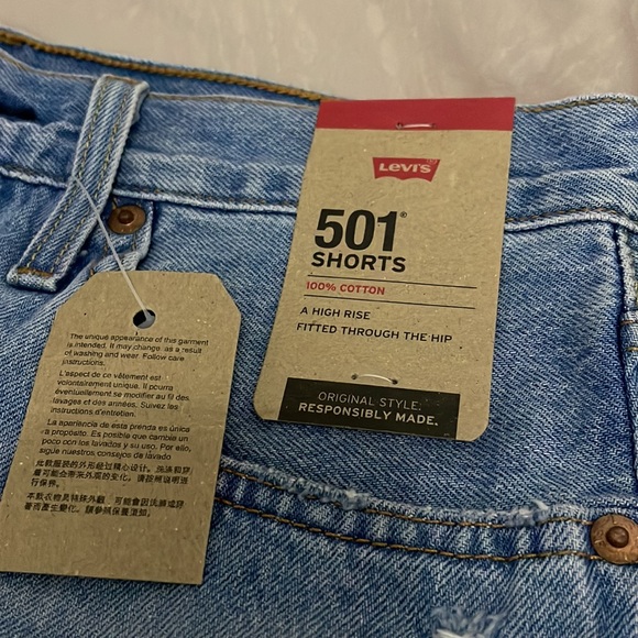 Women Levi’s 501 Distressed Denim Shorts - Picture 2 of 8